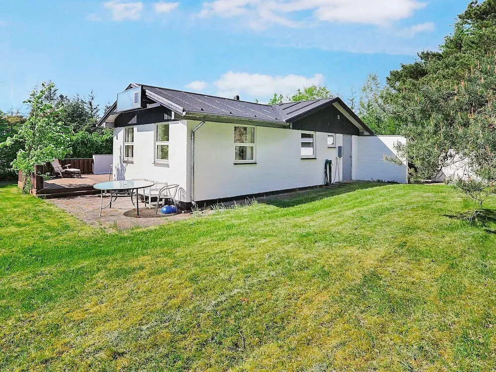 Serene Holiday Home in Hals near Sea