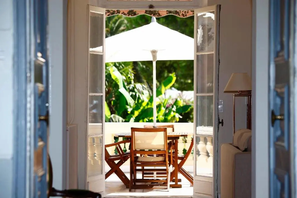 PALMERAIE - Magnifique appartement dépoque avec Vue Mer 4 personnes avec terrasse Le Port Nice