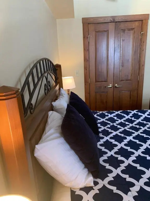HH 207 Ski-InOut Sunrise Views Village Steps Sleeps 4