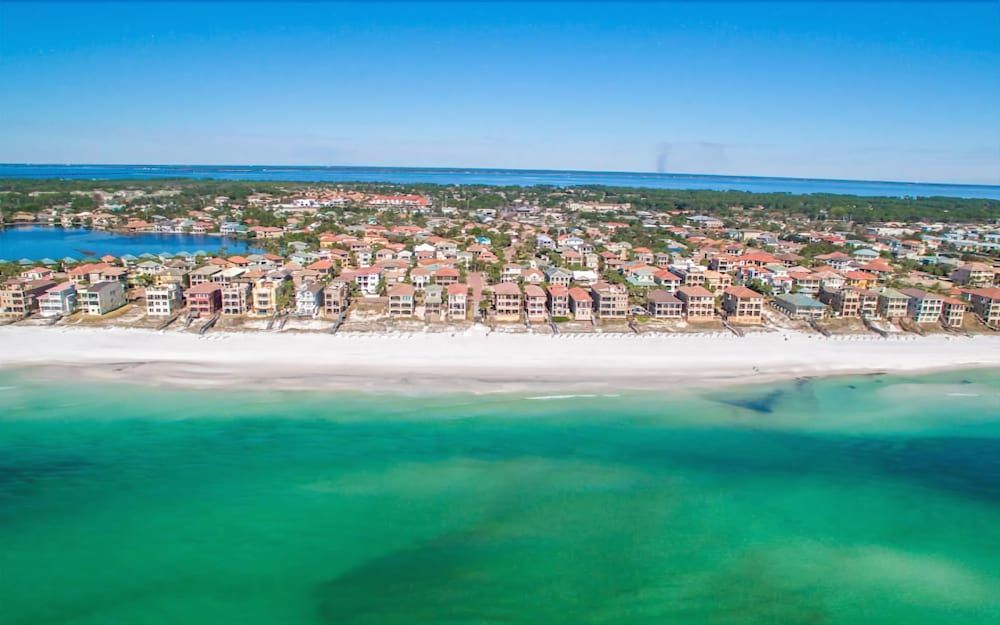 Costa Del Mar 5 Bedroom Holiday Home by Five Star Properties