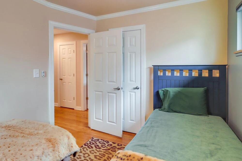 Royal Oak Home: 13 Mi to Downtown Detroit
