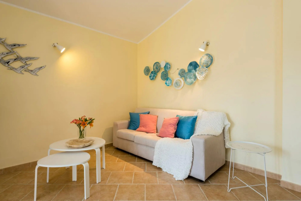 The semi-detached villa, is only another house always in the first row, and is composed of two doubl-PERLACEA 19