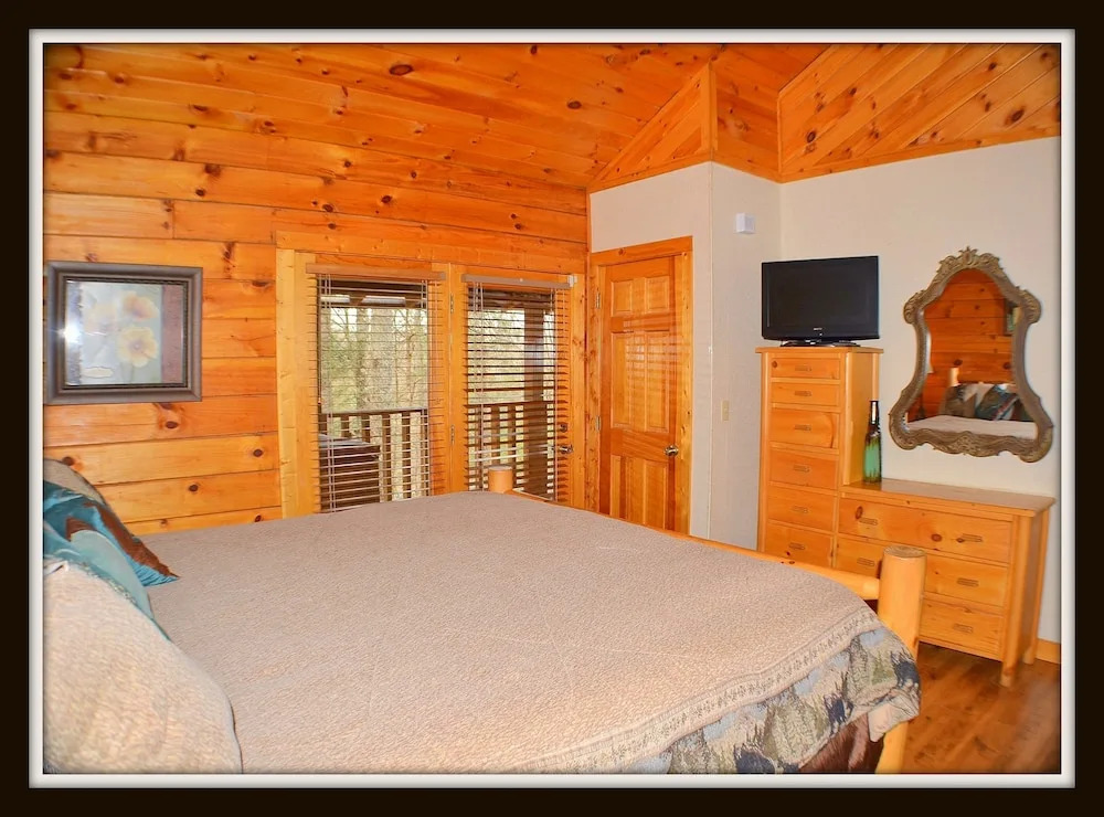 Priscilla Heights Lane Cabin 3203 - 1 Br cabin by RedAwning