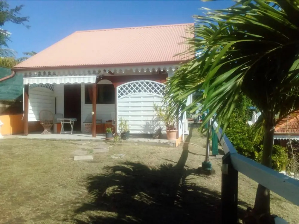 House With one Bedroom in Le Vauclin, With Pool Access, Enclosed Garde