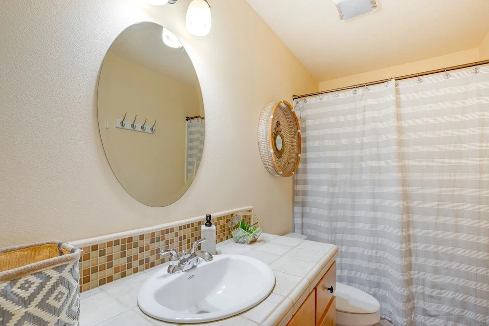 Cozy Waldport Vacation Rental: Steps From the Bay!