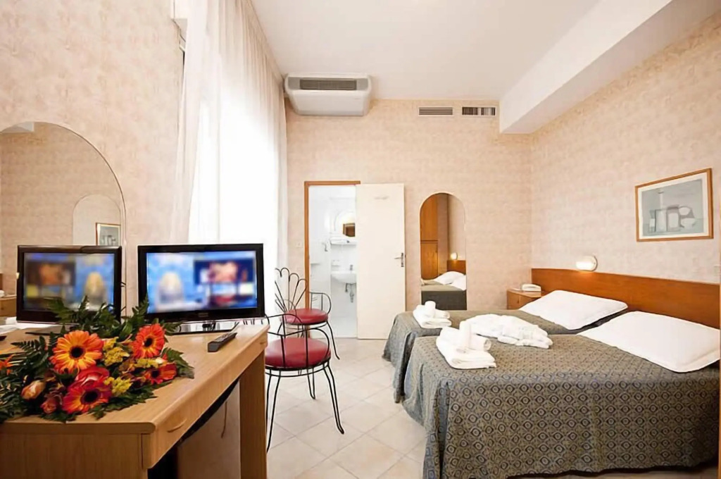 MoMo Seaview Hotel