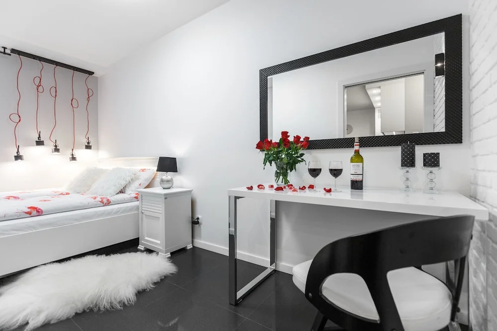 New Wave Apartment Glam