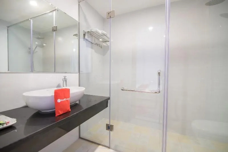 RedDoorz Plus Near Van Mieu Quoc Tu Giam