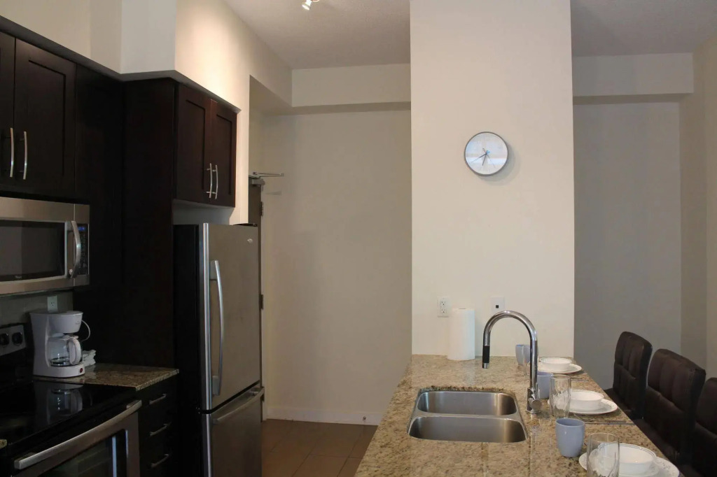 Custom Luxury Suite - By Elite Suites