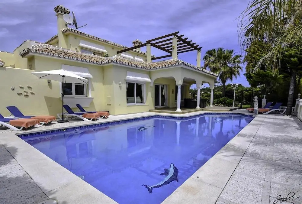 Exquisite Villa 50m To Beach