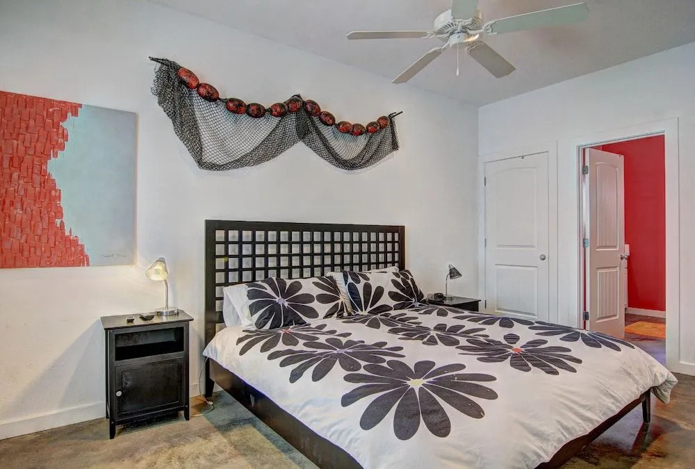 Mango and Cash 80vw 4 Bedrooms 4.5 Bathrooms Home