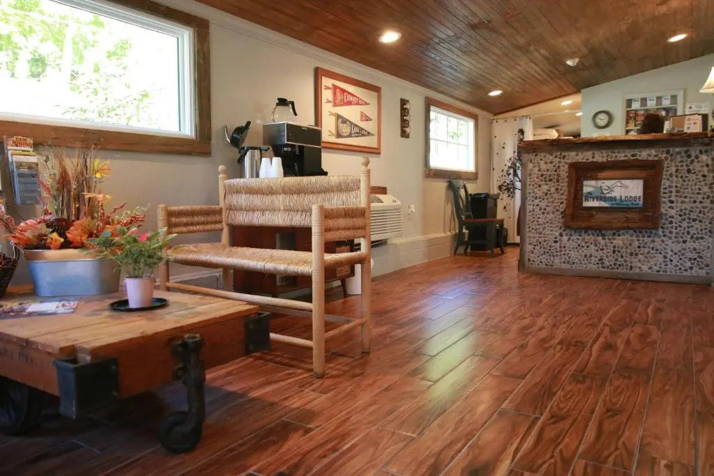Riverside Lodge at Chimney Rock