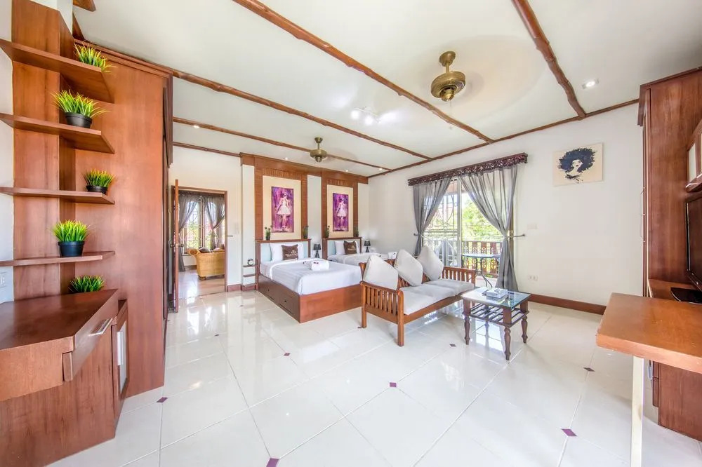 Grand Party Pool Villa