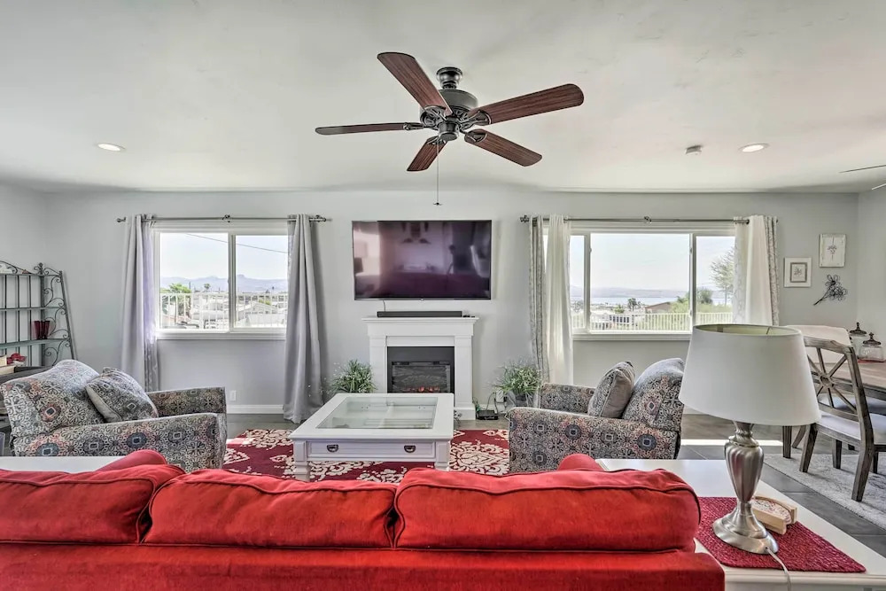 2 Mi to Lake Havasu State Park: Home w/ Pool!