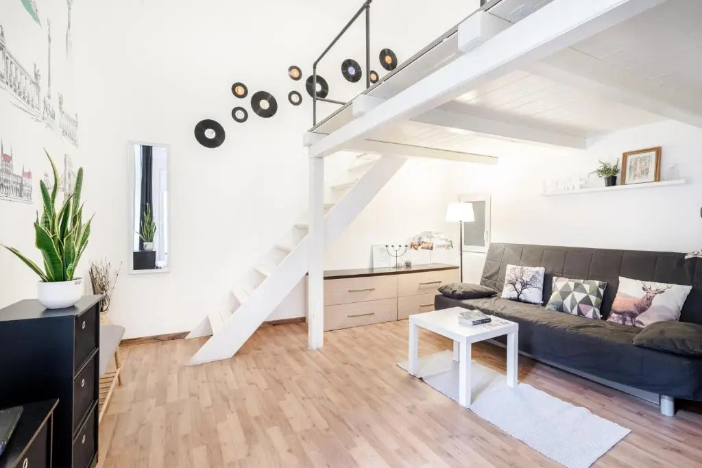 BpR Vinyl Style Studio Home with A/C