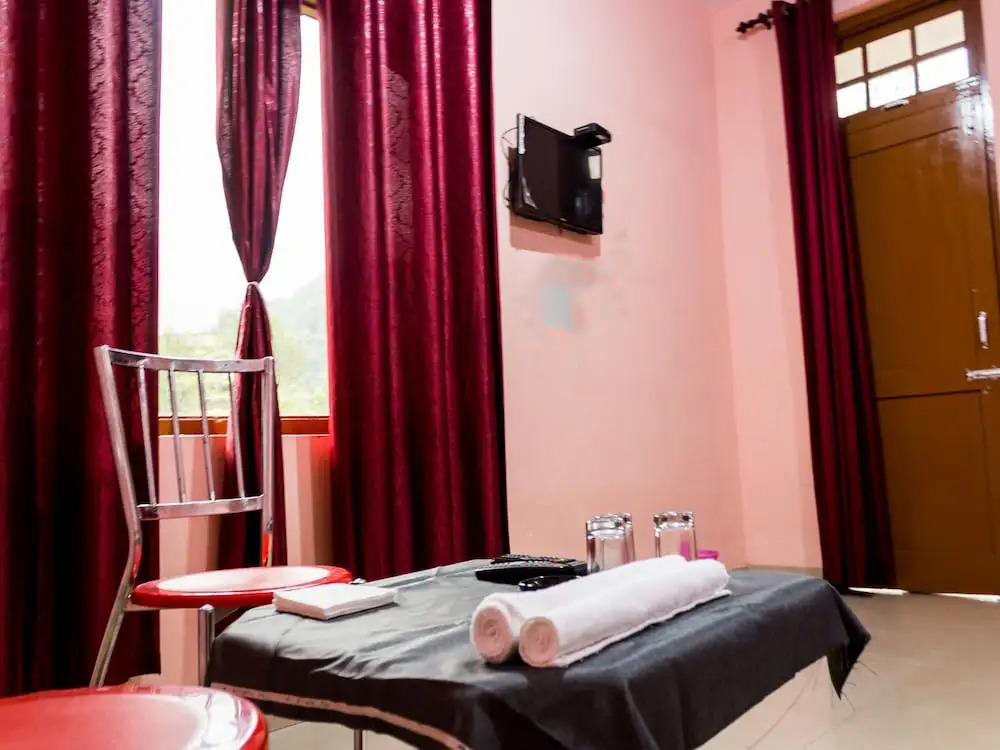 OYO 13846 Home Cozy Studio Naddi