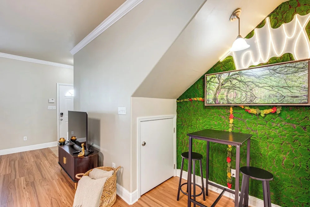 3 Mi to Fsu! Pet-friendly Townhome w/ Pool Access