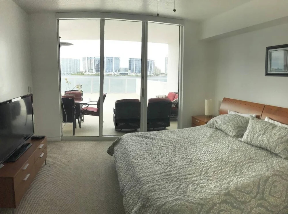 Le Marina Bay 304 - Condo 3 People, Sunny Isles