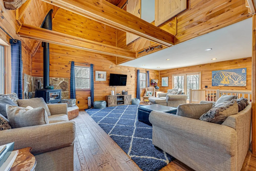 2 Mi to Elk Mountain: Poconos Escape on 11 Acres!