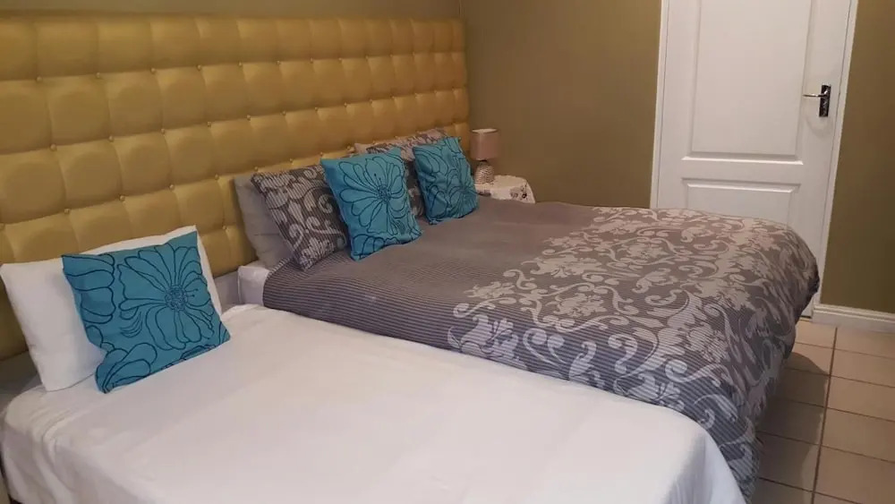 Savoy Lodge - Nice Budget Triple Room 2
