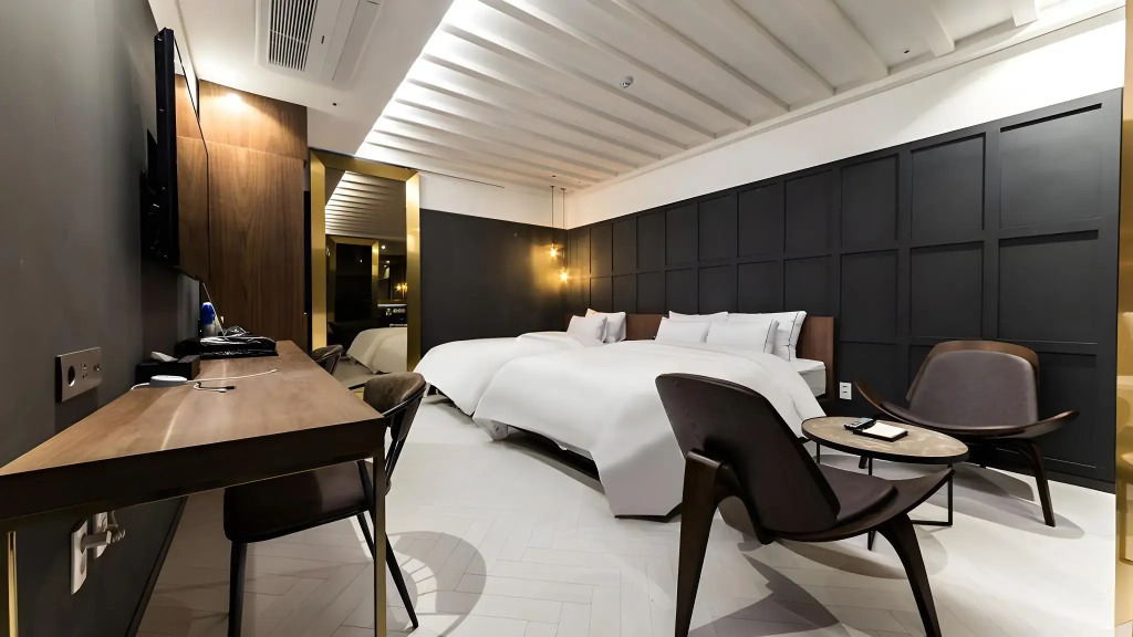 Astro Hotel