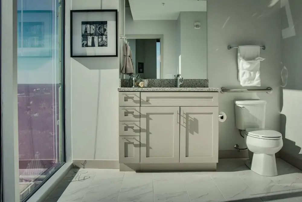 Luxury 2BR Apt In Uptown City View
