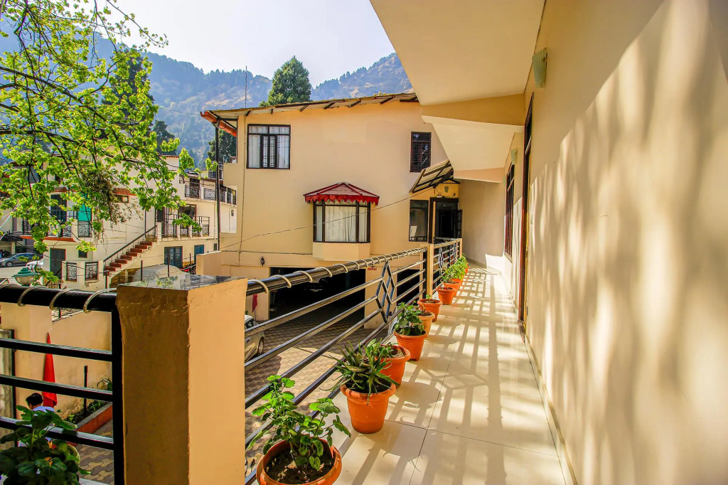 FabHotel Moon II