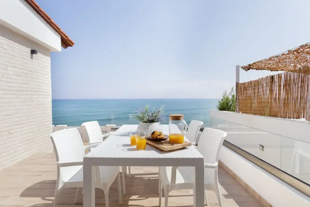 Seashell an Elegant Seafront Villa