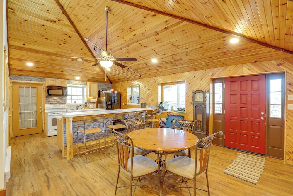 1 Mi to Tiec: Peaceful Mountain Cabin
