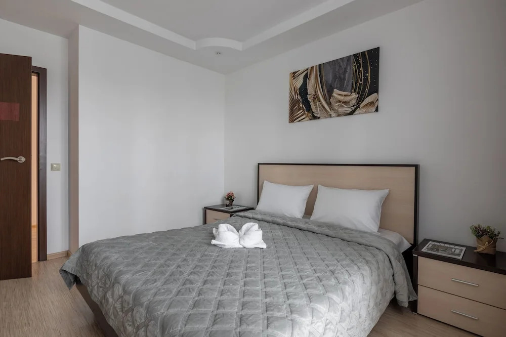 Modern 3-rooms apartment Musical Theater