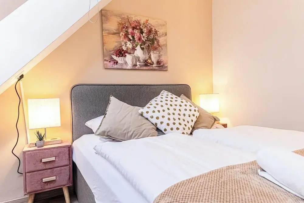 Stunning 12BR Floor For 24 People