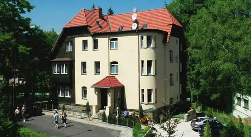 Debowy Dwór