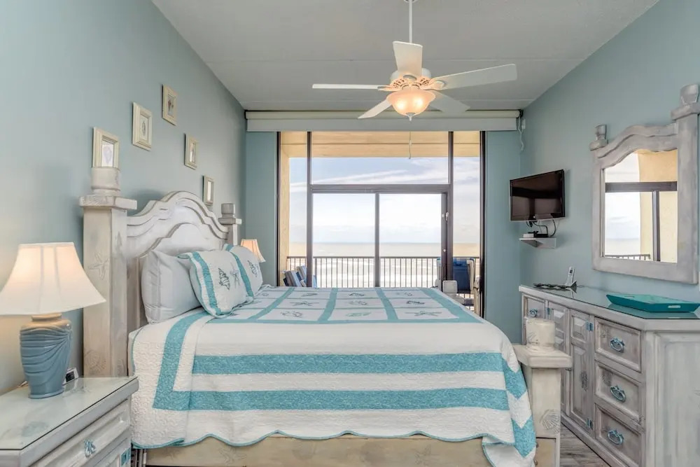 New Listing! 12th-floor Penthouse W/ Pools & Gym 2 Bedroom Condo