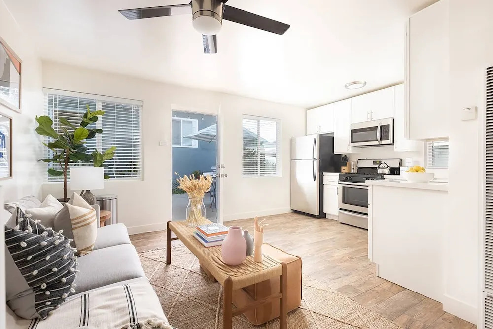 Grant Hill 2 Unit Buyout by Avantstay 7 BR 2 Unit Home w/ Patio