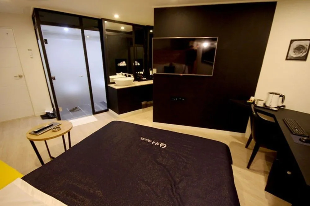 Haru Hotel