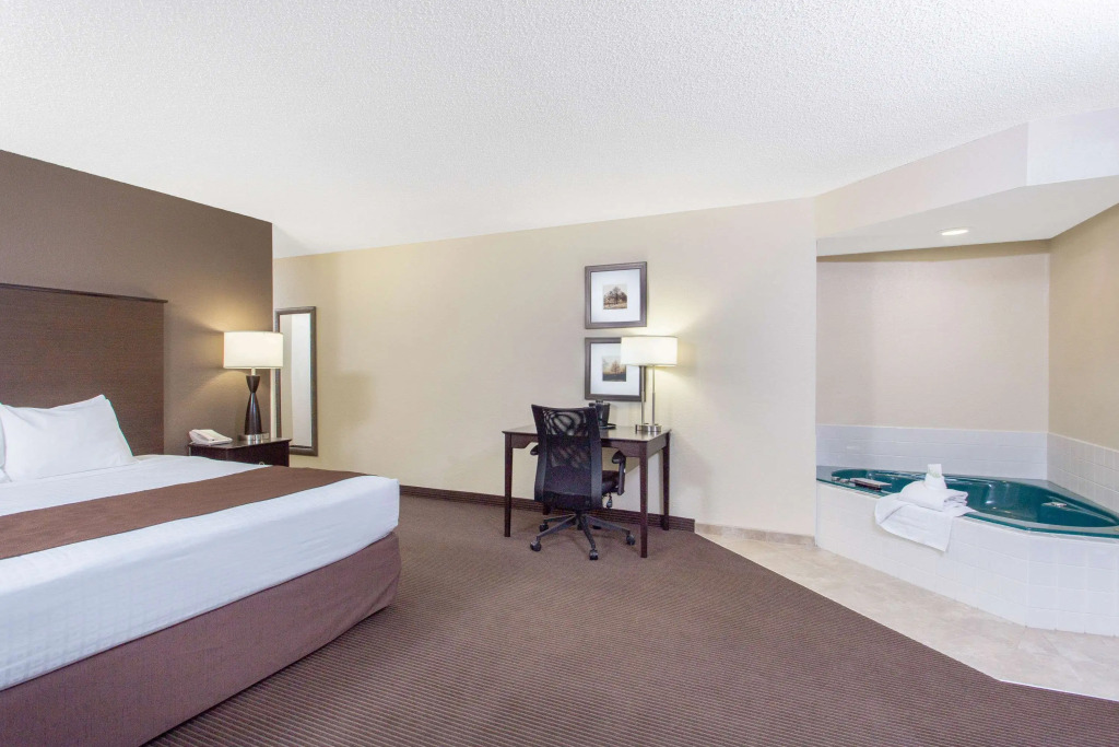 AmericInn by Wyndham Rhinelander