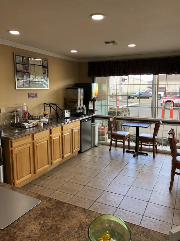Knights Inn Motel