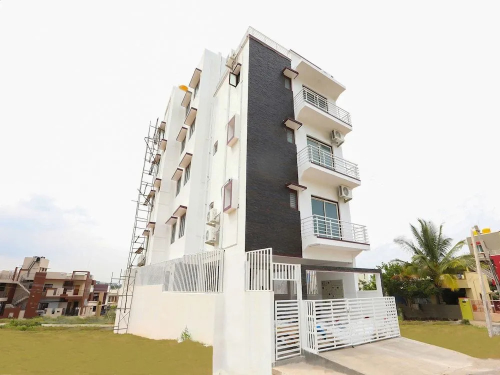 OYO 18600 Krish Lakeside Comforts