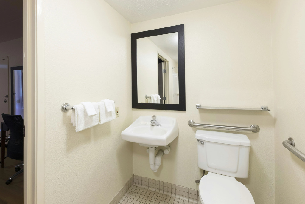 Red Roof Inn PLUS+ West Springfield