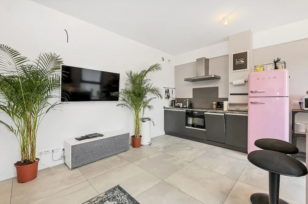 Lumina 4-room apartment in Center