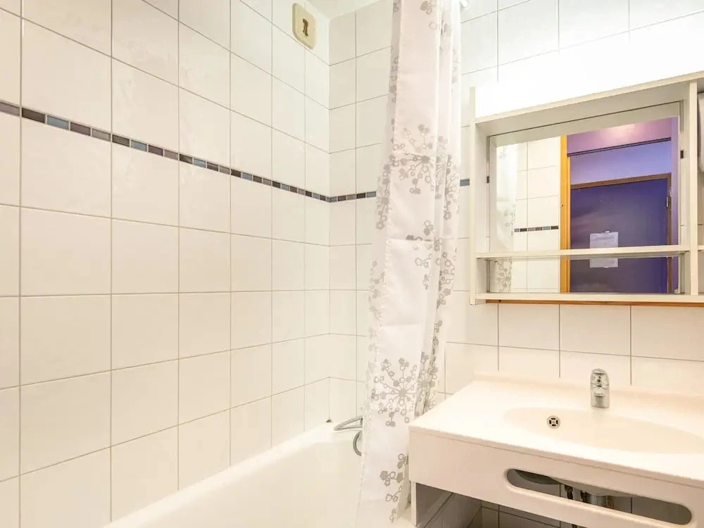 Compact Alpine Stay for 3 in Doucy