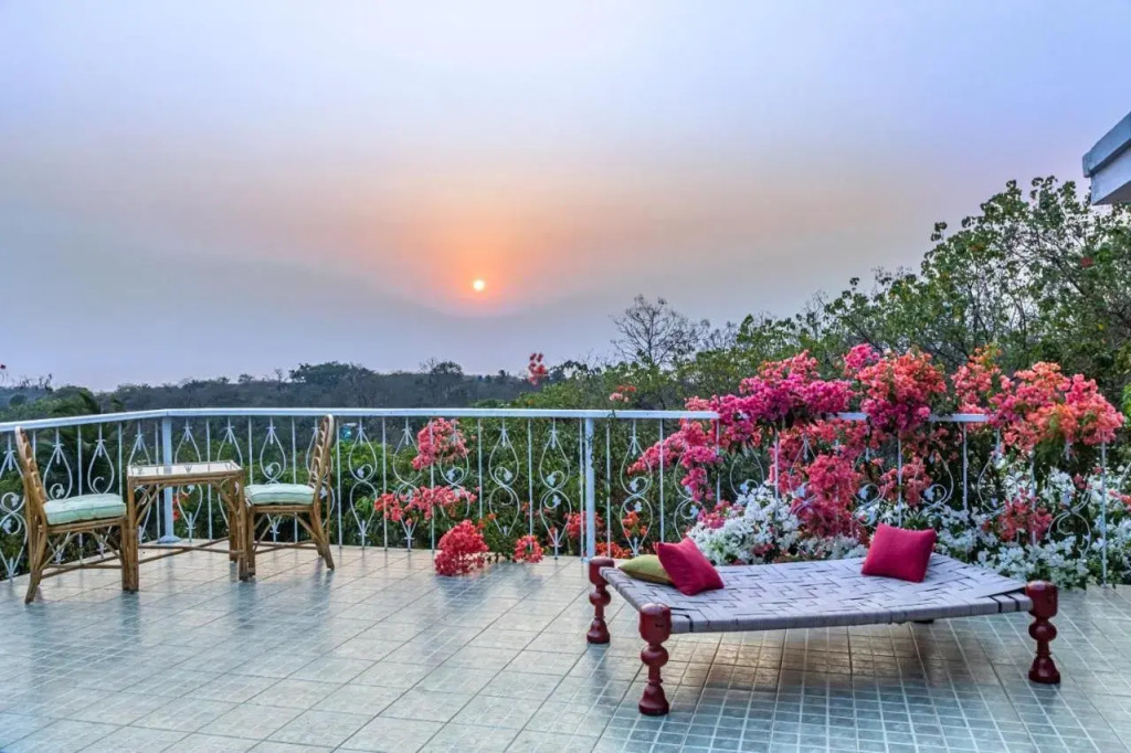 Saffronstays Sunglade