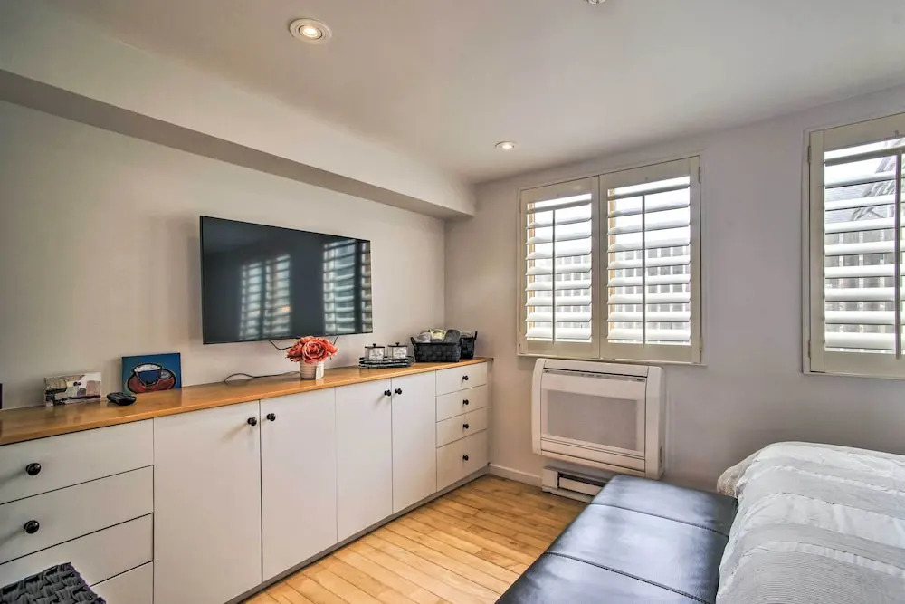 Harbor Views + Private Deck: Waterfront P-town Apt