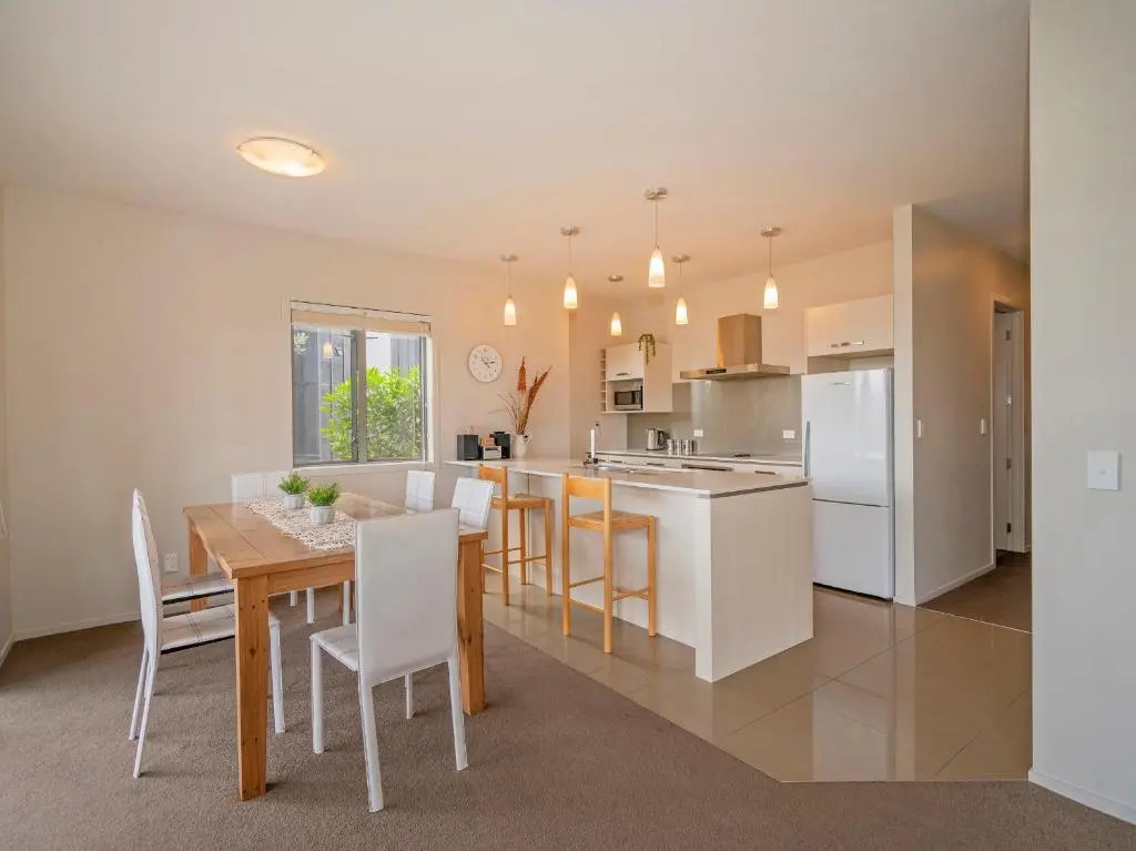Lakeside Villa Retreat - Matarangi Downstairs Unit