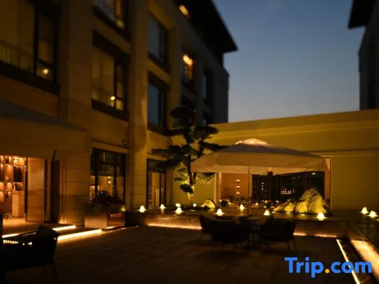 Yatong Lvhai Hotel