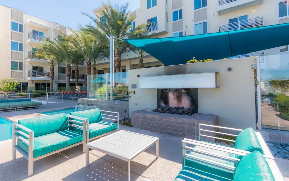 Upscale King, Pool View, Close to Kierland w/Parking (316)