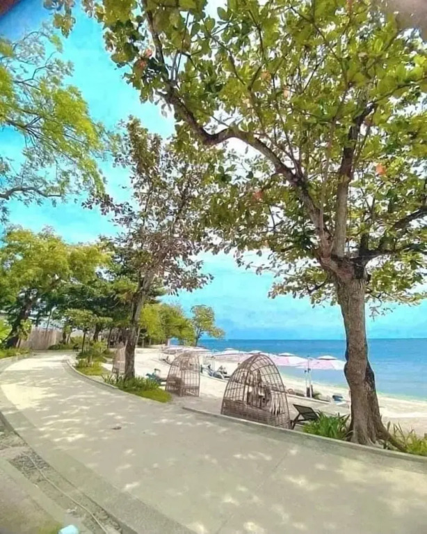 Mactan Newtown 1-Bedroom W/ Balcony & Pool Access