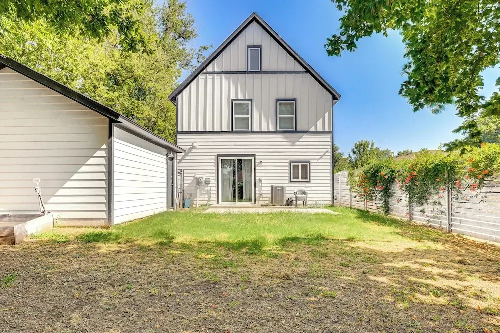 Stylish OKC Farmhouse w/ Garden - Close to OU