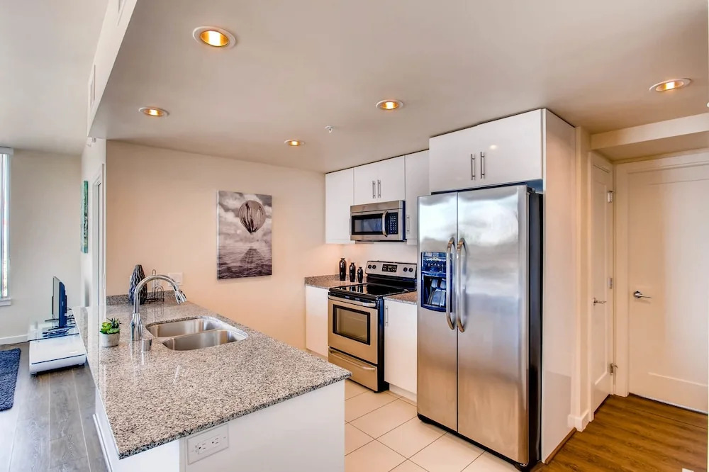 Gorgeous 3 BR  Prime Downtown San Diego