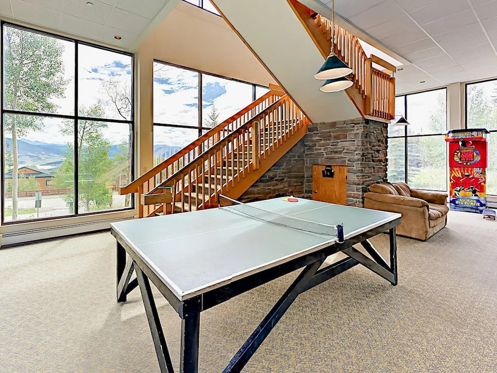 4400 Silverthorne - 2 Br Condo